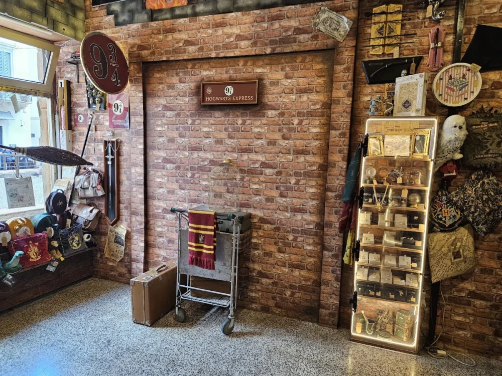 Al Buso Rock Store / Albus Store