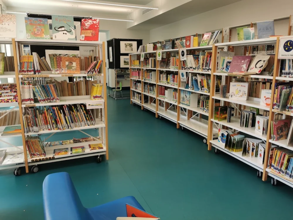 Biblioteca Comunale A. Mondadori Borgo Trieste