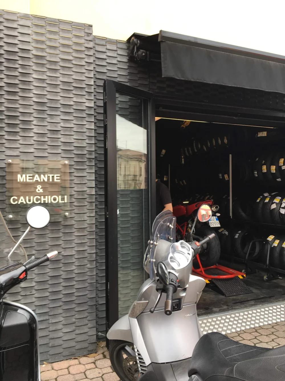 Meante e Cauchioli Pneumatici Moto